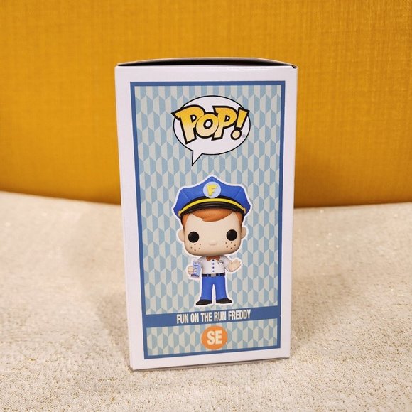 Funko Pop FUN ON THE RUN FREDDY SE SDCC 2023 Exclusive LE Vinyl Figure NEW - Picture 4 of 10